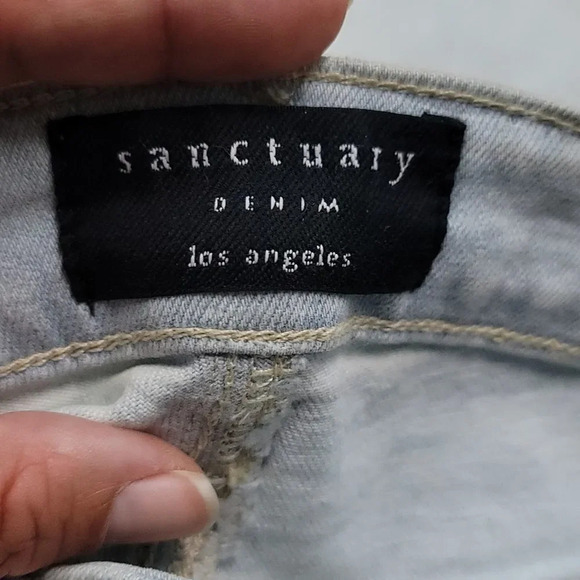 NWOT Sanctuary Light Wash Jean Shorts - Picture 7 of 8
